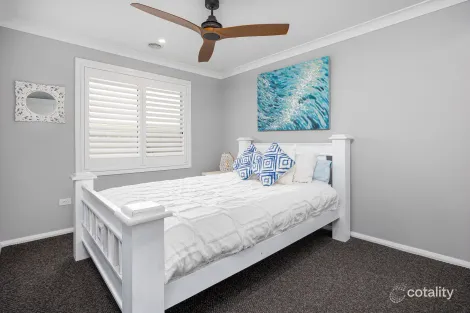 Property photo of 15 Bondi Crescent Gobbagombalin NSW 2650