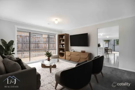 Property photo of 12 Meadowlea Crescent Pakenham VIC 3810