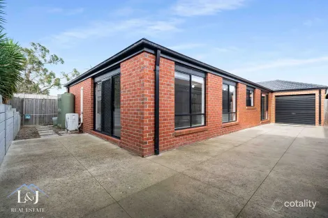 Property photo of 12 Meadowlea Crescent Pakenham VIC 3810