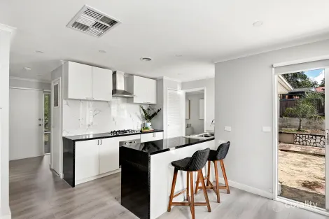 Property photo of 6 Howitt Court Berwick VIC 3806