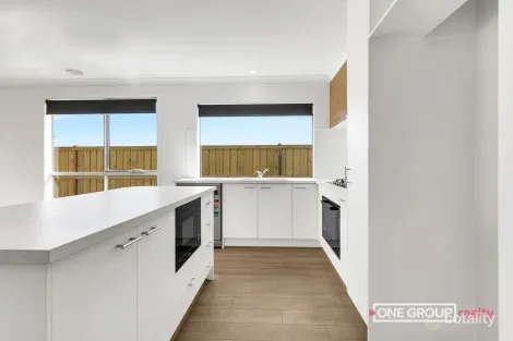 Property photo of 2 Balmore Street Beveridge VIC 3753