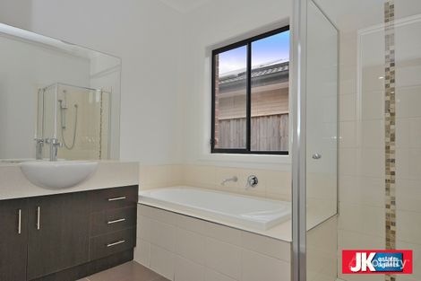 Property photo of 15 Ceratta Crescent Tarneit VIC 3029