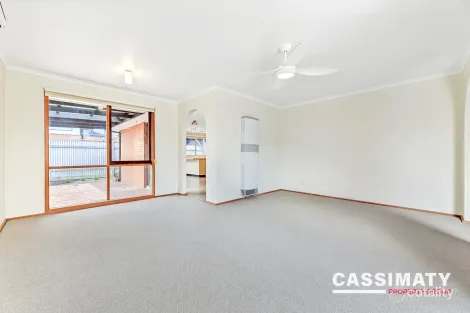 Property photo of 1/35 Arleon Crescent Cranbourne VIC 3977