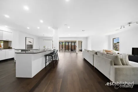 Property photo of 5 River Walk Drive Point Cook VIC 3030