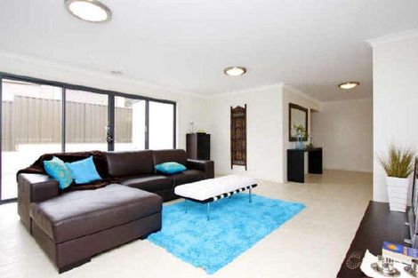 Property photo of 16 Goolara Place Jerrabomberra NSW 2619