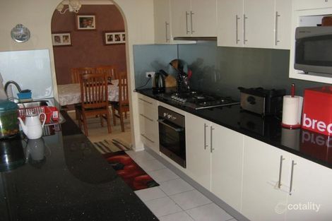 Property photo of 16 Cumquat Court Cranbourne North VIC 3977