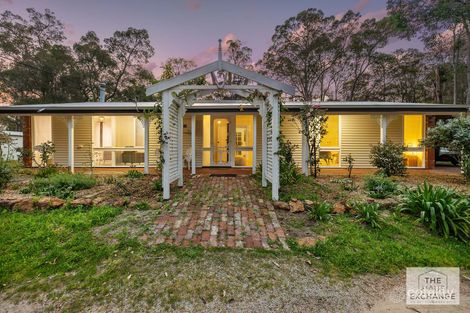 105 Eagle St, Mundaring, WA 6073