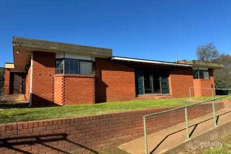 46 HOSPITAL ST, WEDDERBURN, VIC 3518