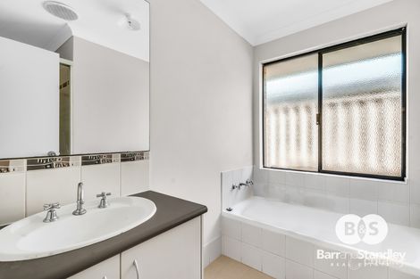 Property photo of 27 Reeves Approach Dalyellup WA 6230