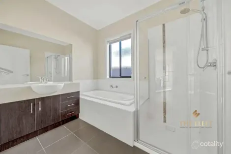 Property photo of 14 Lilyturf Drive Tarneit VIC 3029