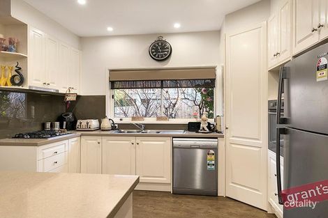 Property photo of 6 Temby Close Endeavour Hills VIC 3802