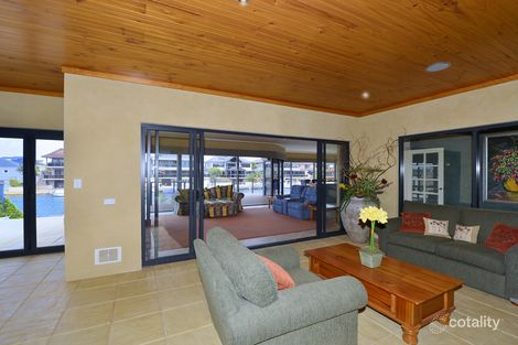 Property photo of 33 Brindabella Crescent Halls Head WA 6210