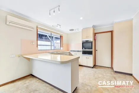Property photo of 1/35 Arleon Crescent Cranbourne VIC 3977