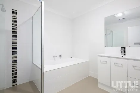 Property photo of 103 Napier Circuit Silkstone QLD 4304