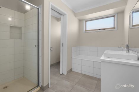 Property photo of 8 Bradley Court Hampton Park VIC 3976