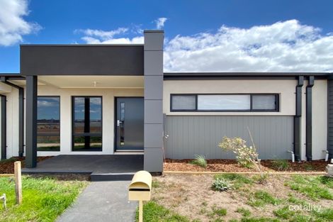 18 Donnington Walk, Thornhill Park, VIC 3335