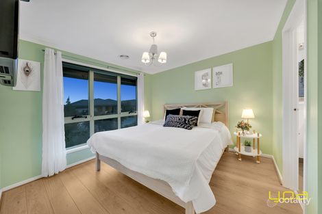 Property photo of 10 Sundew Avenue Cranbourne East VIC 3977
