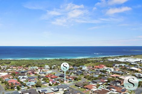 Property photo of 17 Oceanside Drive Caves Beach NSW 2281