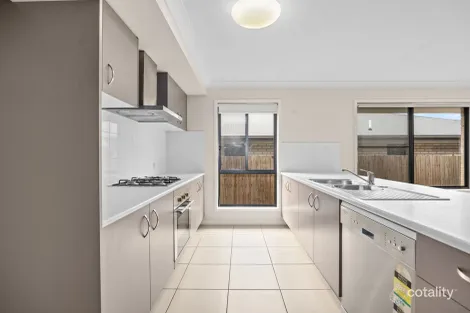 Property photo of 30 Bowerbird Street Deebing Heights QLD 4306