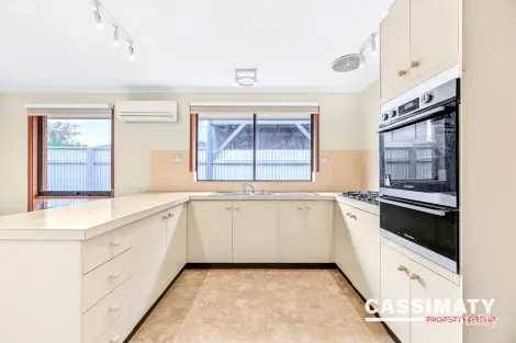 Property photo of 1/35 Arleon Crescent Cranbourne VIC 3977