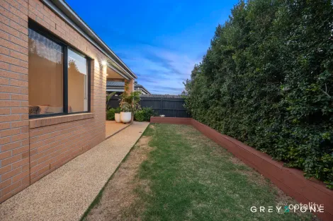 Property photo of 18 Cascade Drive Aintree VIC 3336