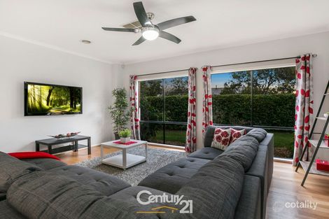 Property photo of 31 Henry Lawson Drive Pakenham VIC 3810