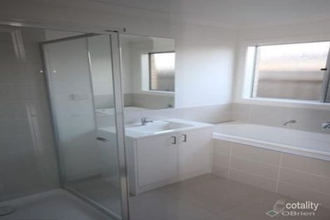 Property photo of 12 Freiberger Grove Clyde North VIC 3978