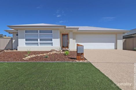 Property photo of 2 Hollows Crescent Lloyd NSW 2650