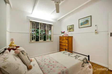 Property photo of 49 Hillview Crescent Whitfield QLD 4870