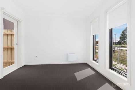 Property photo of 23 Fadden Mews Officer VIC 3809