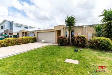 Property photo of 11B Lyrebird Way Thornlie WA 6108