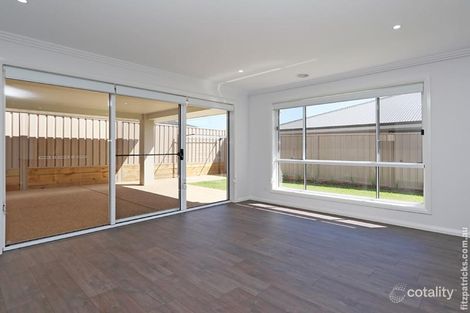 Property photo of 2 Hollows Crescent Lloyd NSW 2650