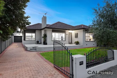 Property photo of 11 Compton Parade Sunshine North VIC 3020