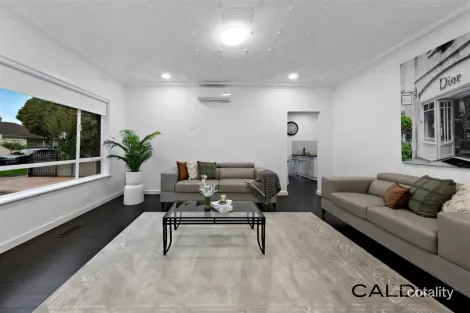 Property photo of 11 Compton Parade Sunshine North VIC 3020