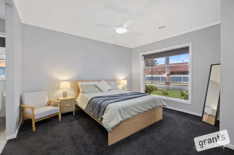 Property photo of 4 Paperbark Drive Pakenham VIC 3810