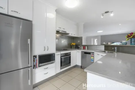 Property photo of 42 Lachlan Crescent Sandstone Point QLD 4511