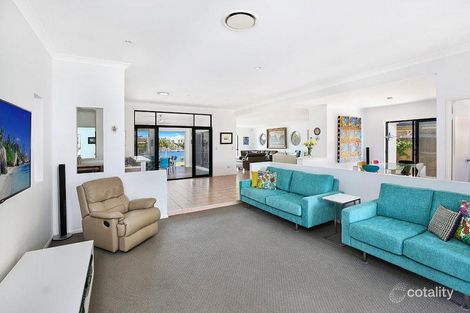 Property photo of 22 Sunbird Chase Parrearra QLD 4575