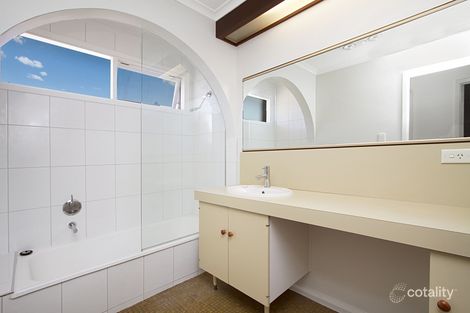 Property photo of 2 Hakea Street Kennington VIC 3550