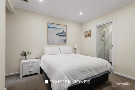 Property photo of 32 Diamond Boulevard Greensborough VIC 3088
