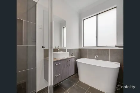 Property photo of 6 Royal Spoonbill Loop Wallan VIC 3756