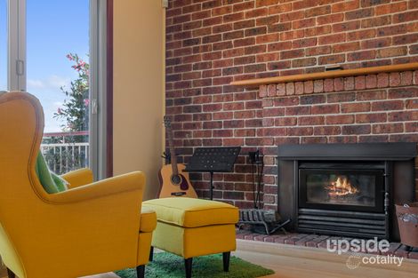 Property photo of 6 Lee Place Queanbeyan West NSW 2620
