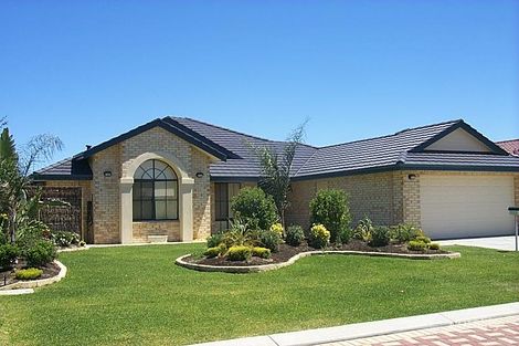 8 Ashridge Turn, Canning Vale, WA 6155