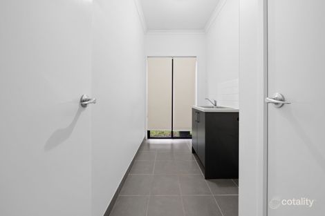 Property photo of 34 Pine Park Drive Wollert VIC 3750