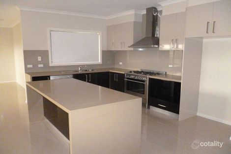 Property photo of 14 Peisley Crescent Cranbourne East VIC 3977