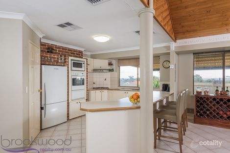 Property photo of 15 Eaglemont Drive Swan View WA 6056