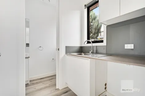 Property photo of 2/46 Broadmeadows Road Tullamarine VIC 3043