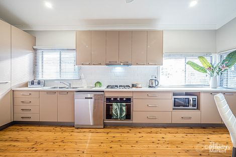 Property photo of 27 Waverley Road Mannering Park NSW 2259