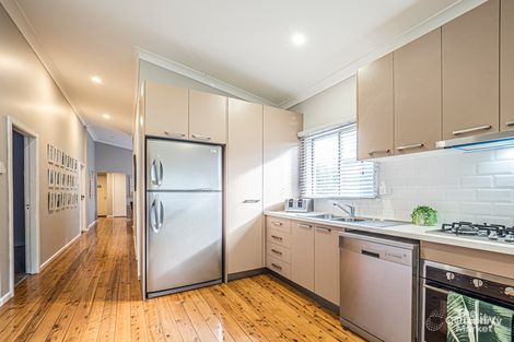 Property photo of 27 Waverley Road Mannering Park NSW 2259