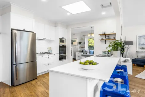 Property photo of 2 Highview Drive Doncaster VIC 3108