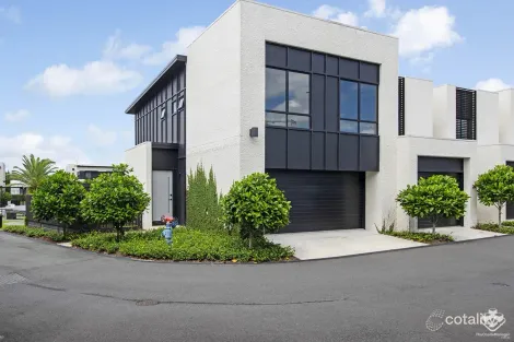 Property photo of 27/1 Citron Crescent Helensvale QLD 4212